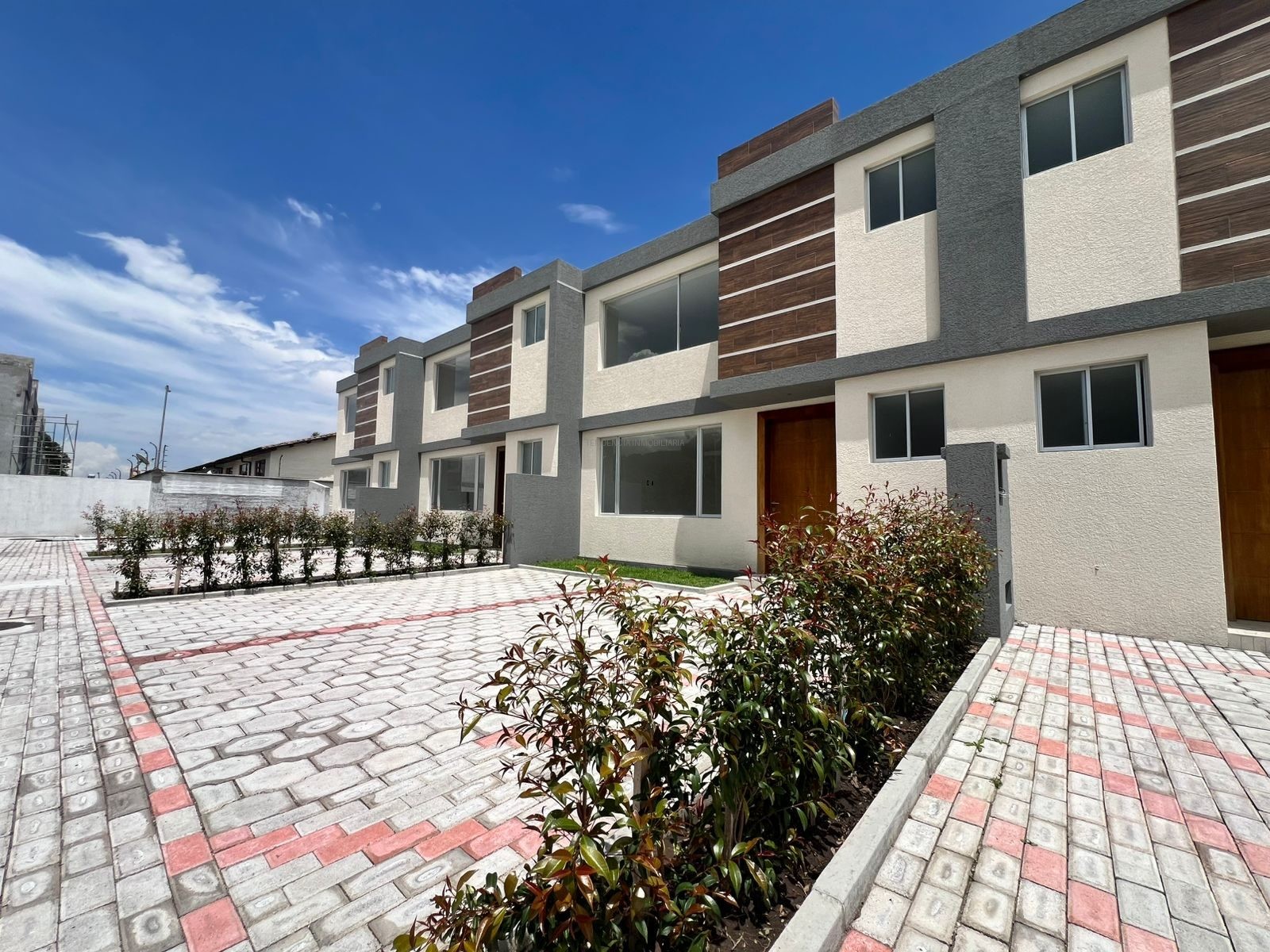 CASA ESQUINERA EN VENTA SECTOR CONOCOTO