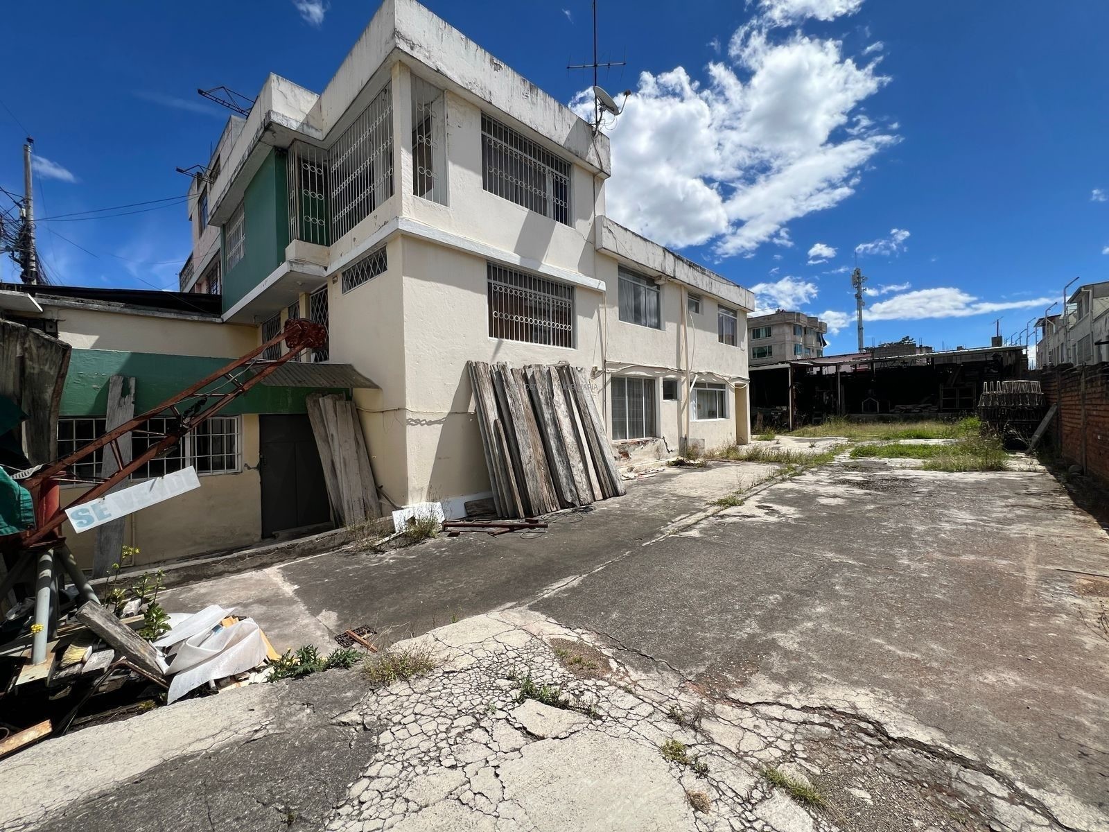 TERRENO CON CASA INDEPENDIENTE  SECTOR CONOCOTO