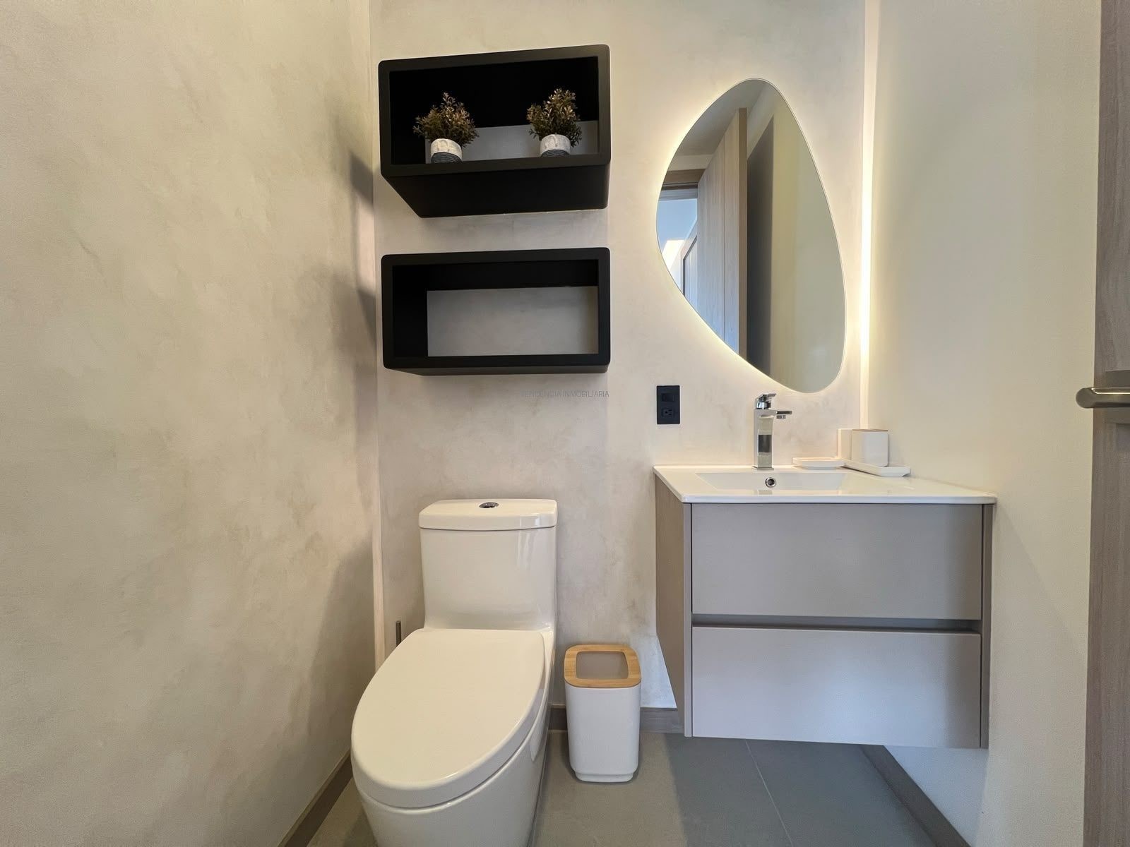 DEPARTAMENTO EN VENTA SECTOR AV REPUBLICA DEL SALVADOR