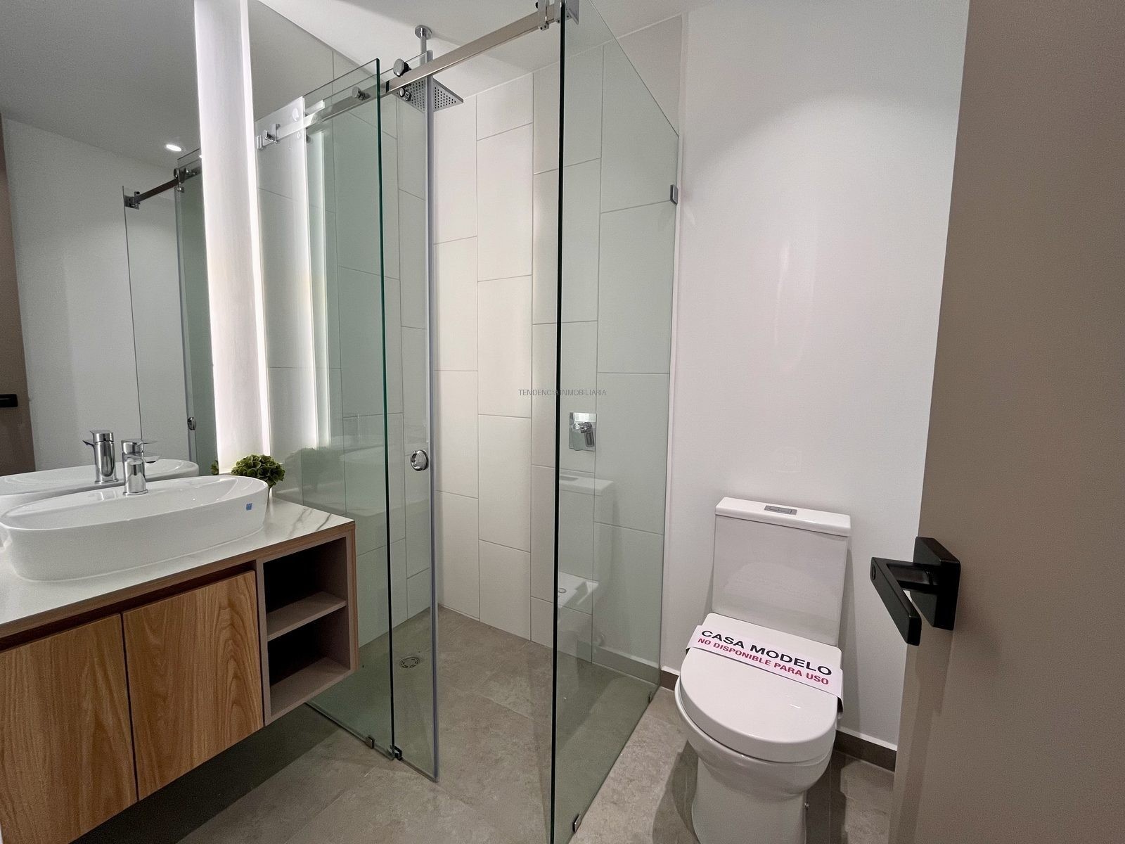 BAÑO COMPARTIDO